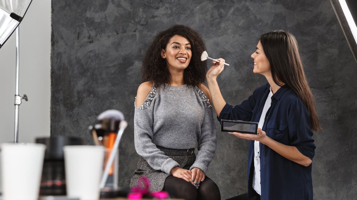 You might not be attending Cannes right now, but here are some make-up tips to get you camera-ready for your next video shoot! 🎬🕶️⭐loom.ly/eUKIdag #IndustryInsider #BehindTheScenes #VideoMakeUp #FilmMakeUpTips