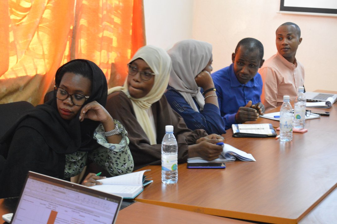 amgcomores's tweet photo. 📌𝗣𝗹𝗮𝘁𝗲𝗳𝗼𝗿𝗺𝗲 𝘁𝗲𝗰𝗵𝗻𝗶𝗾𝘂𝗲 𝗖𝗡𝗦𝗣𝗦-𝗙𝗘𝗡𝗔𝗠𝗨𝗦𝗔𝗖-𝗣𝗔𝗔𝗠𝗚 Echanges autour de la délégation de certaines sous-fonctions de la fonction "achat de soins"
➡️Repartition des rôles entre #CNSPS et #Fédé_Mutuelles (FENAMUSAC) pr la fonction "achat des soins" https://t.co/85xAk0Ibhy