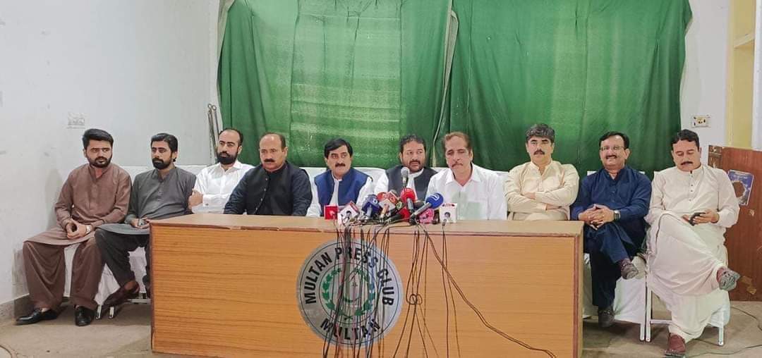 3700Adnan's tweet photo. سرائیکی وسیب سے یوتھیئوں کے لوٹوں کی برسات شروع https://t.co/CKQEBsY4ib