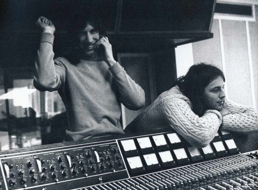 1967 - I Pink Floyd iniziano le registrazioni del loro singolo 'See Emily Play' ai Sound Techniques Studios.
Syd Barrett fu ispirato a scrivere See Emily Play, dal fan dei Pink Floyd, Emily Young, (oggi un rinomato scultore).