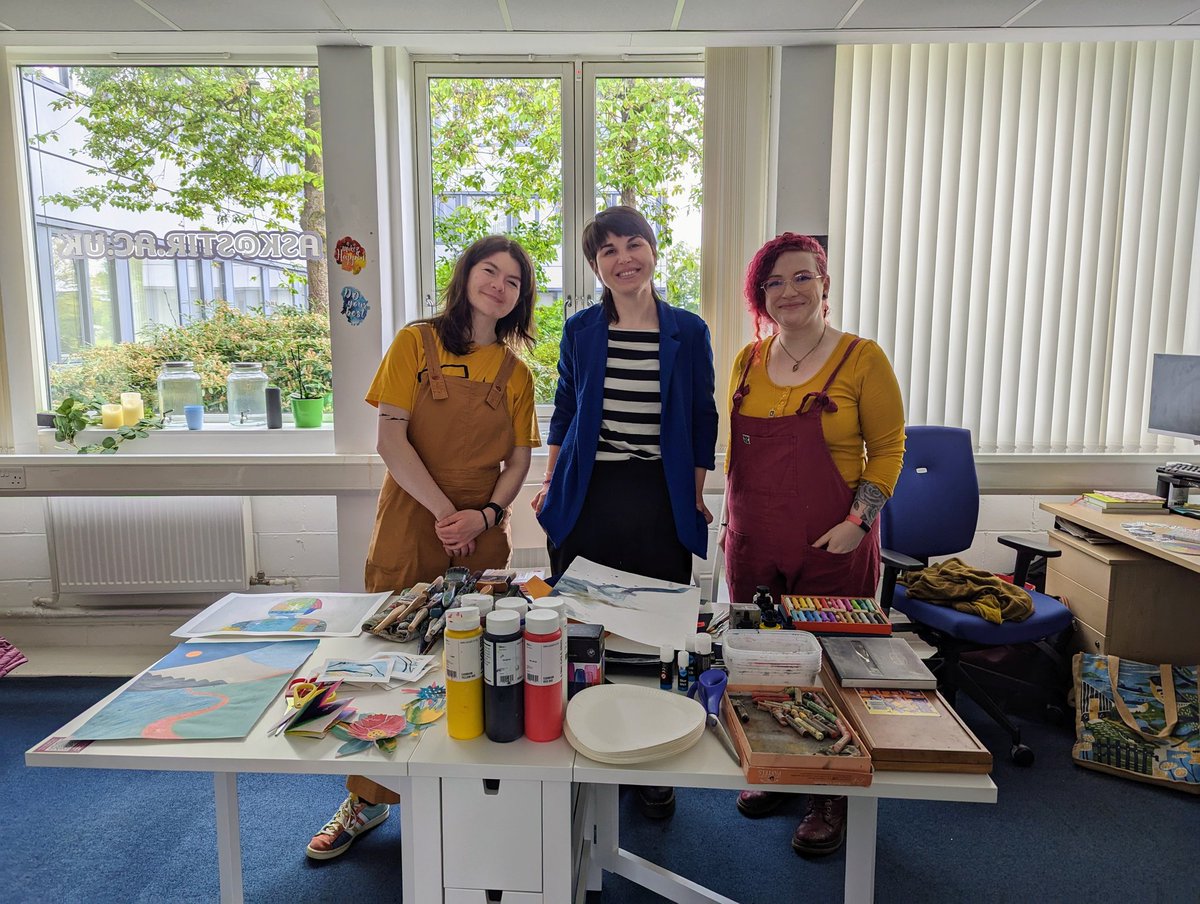 We're here today at the Lochview Wellbeing Suite for our Painting workshop with @orlastevensart! If you're a healthcare student (@Stirling_Nurse @Stir_Para) or faculty member at @StirUni, please come down at your leisure 🥰 we'll be here until 1pm! @ArtlinkCentral