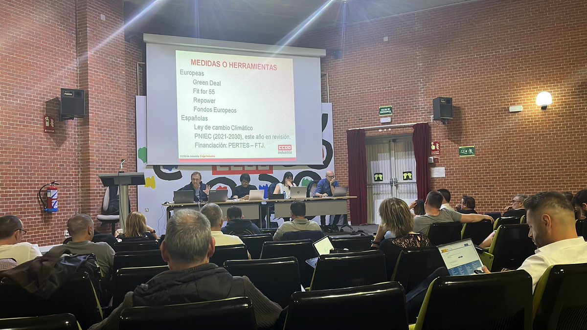 Participamos en el plenario de Política Industrial 

Organización sindical y puesta en común de realidades e incertidumbres de los distintos sectores y empresas para crecer como sindicato 

#CCOOseMueve 
#AurrerantzCCOO 
#PactoIndustriaYa