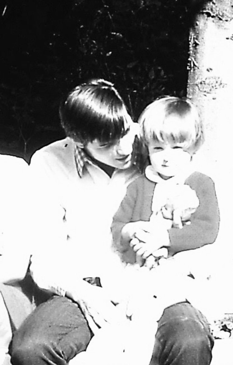 SpiritsEngel's tweet photo. Ein Vater liebt ohne viel Worte, ein Vater hilft ohne viel Worte, ein Vater versteht ohne viel Worte, ein Vater geht ohne viel Worte… und hinterlässt eine Leere, die in Worten keiner auszudrücken vermag. 🤍 #Papa #InLiebe #Vatertag https://t.co/w1pRKjEanB