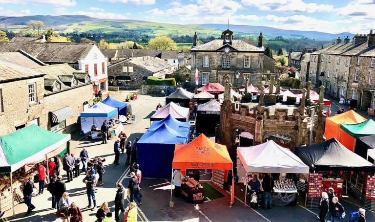 A reminder that our contractors will be returning to #KirkbyLonsdale's Market Square this Monday, 22 May to repaint the parking bay lines. Thank you for bearing with us while the car park is closed for this essential work, which is likely to continue into Tuesday 23 May.