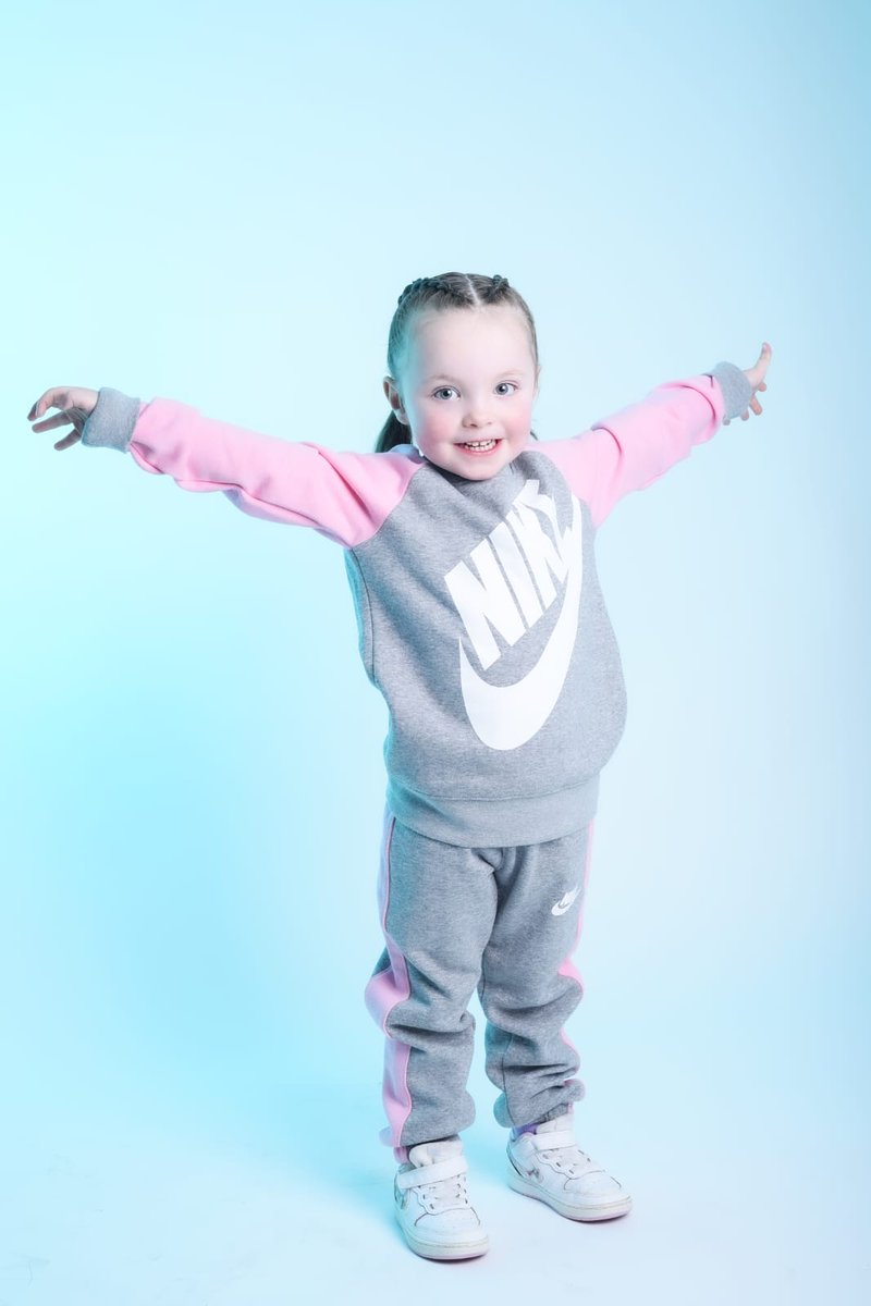 Charlotte_Ariya's tweet photo. I want to say thank you for everyone at @ts_studiosphoto for providing us with an amazing day out plus amazing photos! 

I look forward to my next shoot with you 🌸

@littlebigdoor #London #Modeling @Nike https://t.co/hIFnBLxH6W