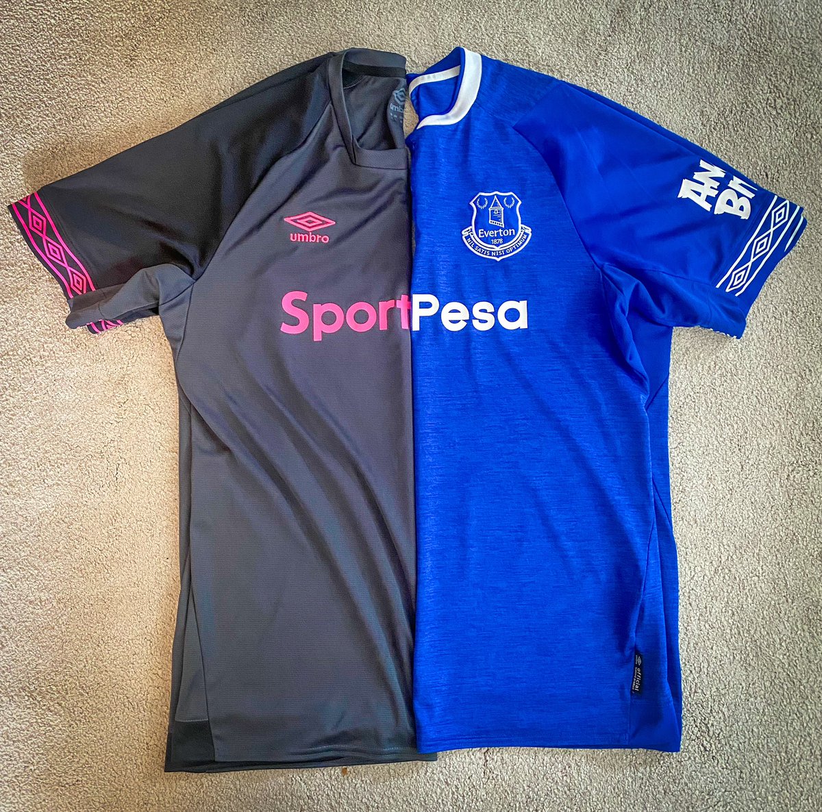 When the home & away templates match. 

The 2005/06 & 2018/19 kits which I think are my favour combo we’ve had in matching templates. 

@Everton @UmbroUK @ChangBeerUK #Everton #EFC #EvertonFC #FootballKit @classicshirts