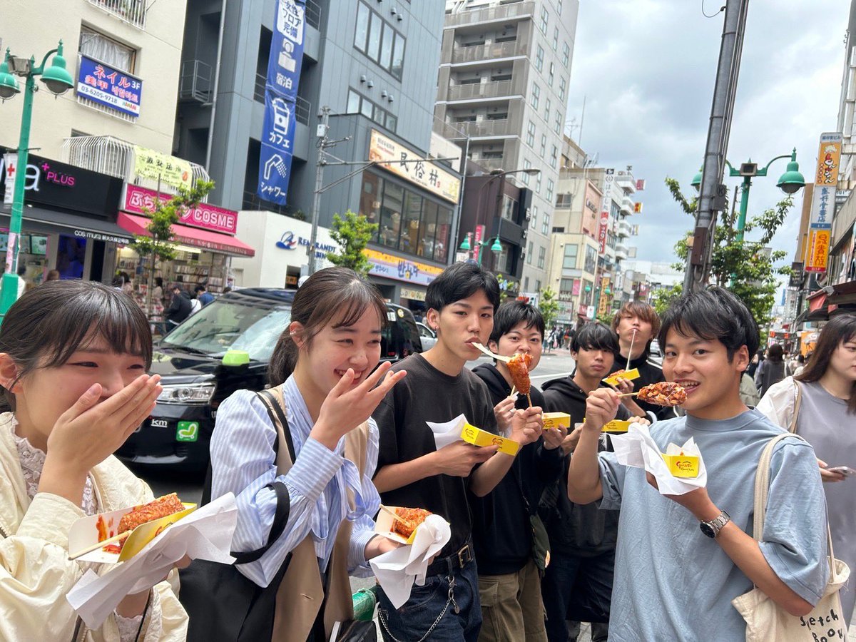 wasedaorange's tweet photo. ハットグを食べたりタピオカを飲んだりした😋
さらにプリクラも撮ったりして新大久保を大満喫🤩
その後に高田馬場でボードゲームカフェをした☕️
みんな時間を忘れて楽しんだよ！ https://t.co/gYE8muAXY3