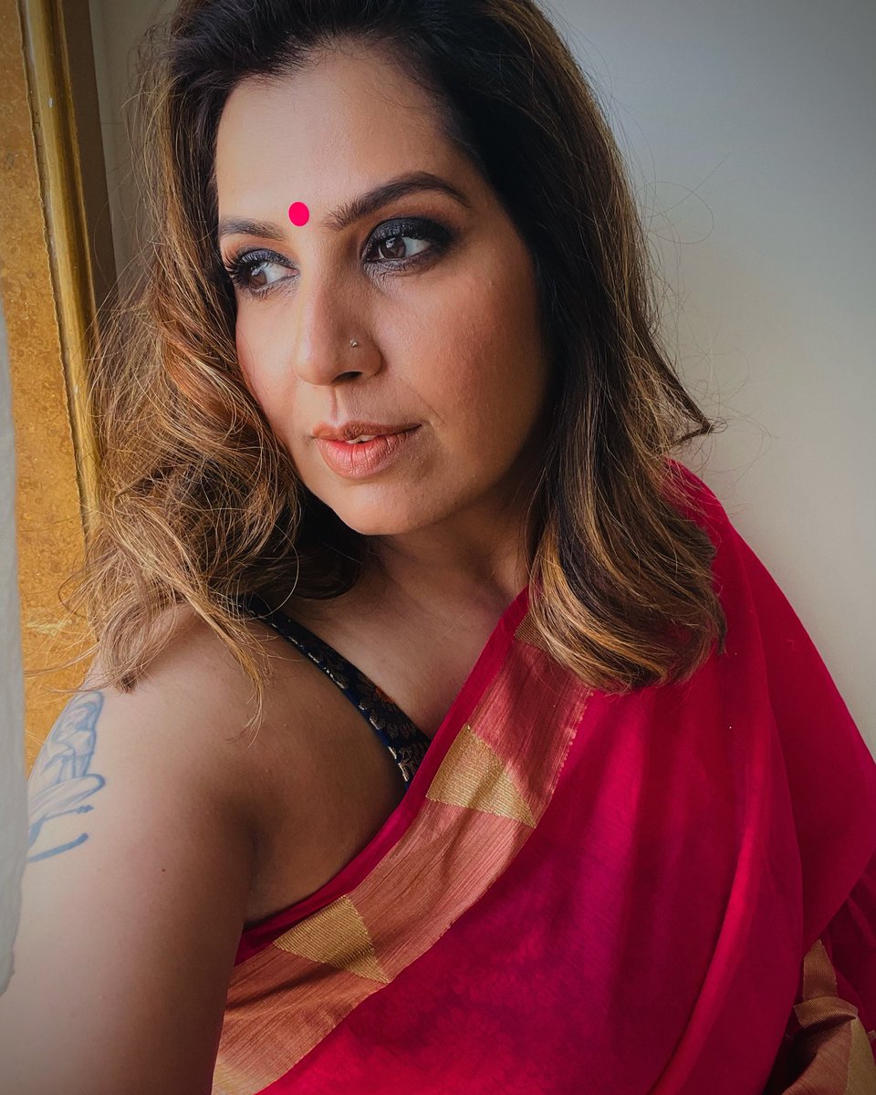 “Hope is the heartbeat of the soul.”
#saree #SareeTwitter