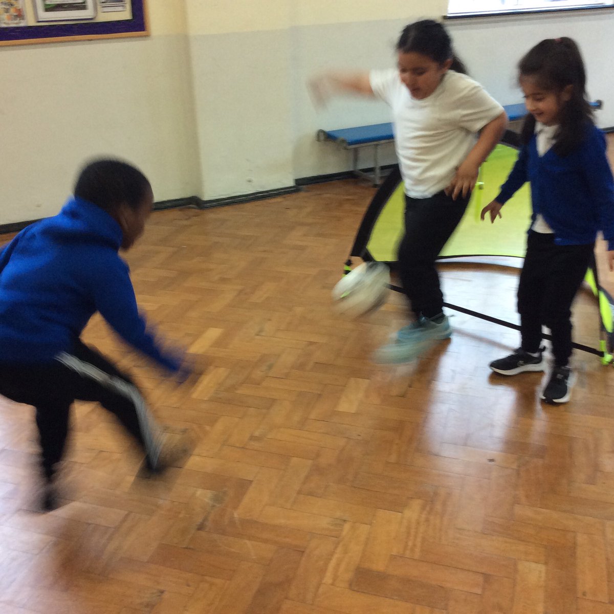 alstonprimaryb9's tweet image. RS have been putting their football skills from this half term to the test. We took on the positions of attackers and defenders as we played our matches. #EYFS #CompletePE