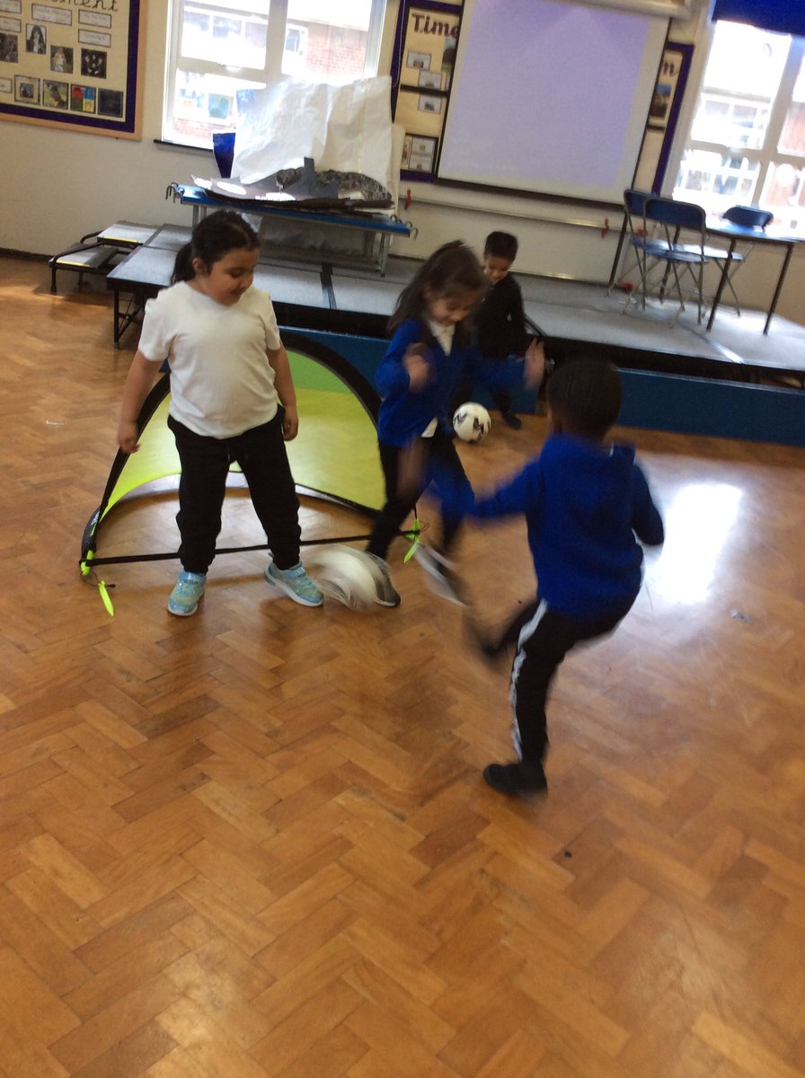 alstonprimaryb9's tweet image. RS have been putting their football skills from this half term to the test. We took on the positions of attackers and defenders as we played our matches. #EYFS #CompletePE