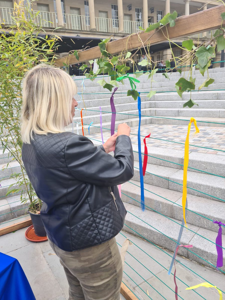 HealthyMindsCW's tweet photo. ๐คฉ Have you seen our Wellbeing Weaving Wall yet?
Come write a positive message or ways you #UnwindYourMind on a piece of ribbon to add in our pop-up garden @ThePieceHall . Let's fill it by the end of the week!
Thank you to @HxCentral for visiting us & adding yours โค https://t.co/CMtie1llLG