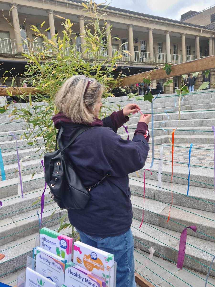 HealthyMindsCW's tweet photo. ๐คฉ Have you seen our Wellbeing Weaving Wall yet?
Come write a positive message or ways you #UnwindYourMind on a piece of ribbon to add in our pop-up garden @ThePieceHall . Let's fill it by the end of the week!
Thank you to @HxCentral for visiting us & adding yours โค https://t.co/CMtie1llLG