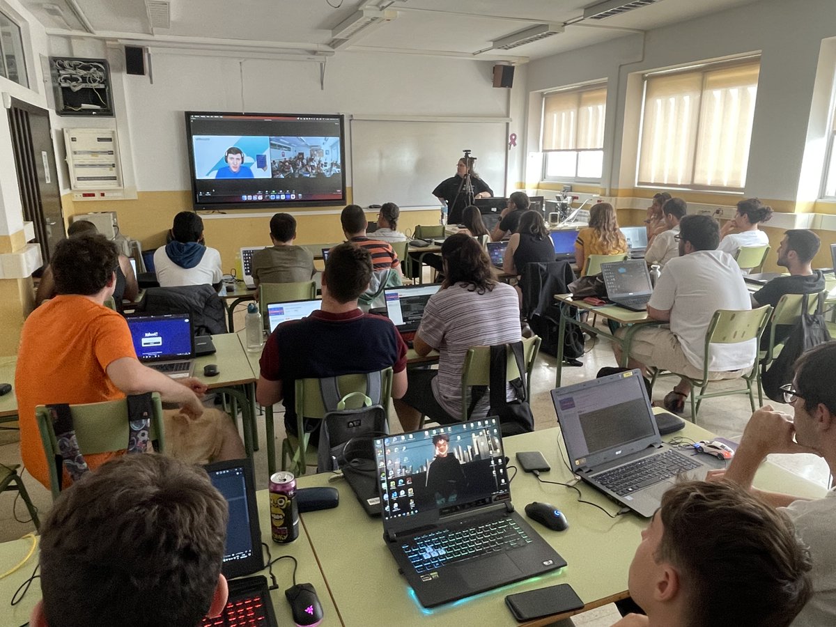 ¡La Academia Multicloud llega al Institut Milà i Fontanals!🚀

El pasado 8 de mayo, tuvimos una increíble sesión de introducción a los Containers.🎓

Conoce más sobre nuestro afán en formación en este artículo🔗
agora.xtec.cat/iesmila/portad…