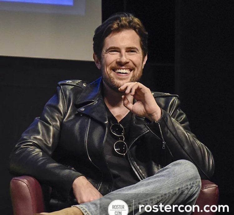nasabuf's tweet photo. #extraordinarilytalented #mosttalented #loved #respected #brilliant #gracious #kind #humble #fun #witty #tohearandbeheard #thebest #simplythebest #sexiestmanever, inside/out #mosthandsome #whataman #mightyfineman #davidberry #lovehim #lovethisman #hesthebest credit: @RosterCon https://t.co/IBvFVm9R2p