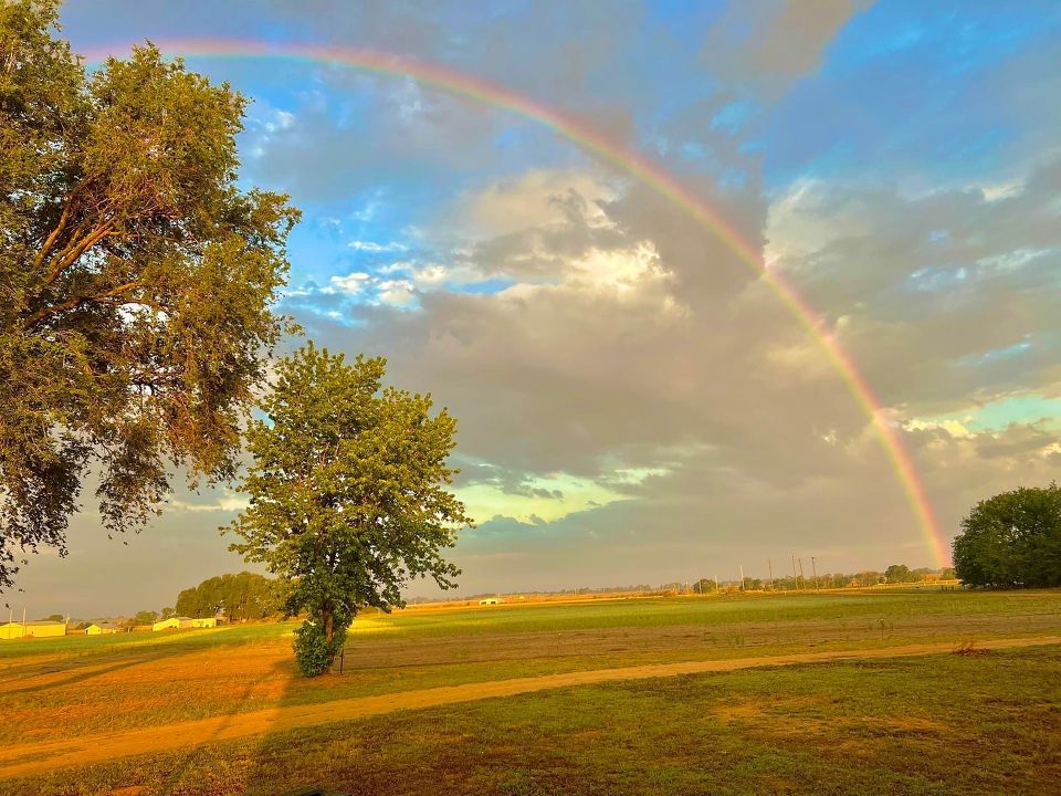 A beautiful rainbow on Wednesday in Barber County Kansas.

📸 Donnya

#kswx #storm12 #kwch12
