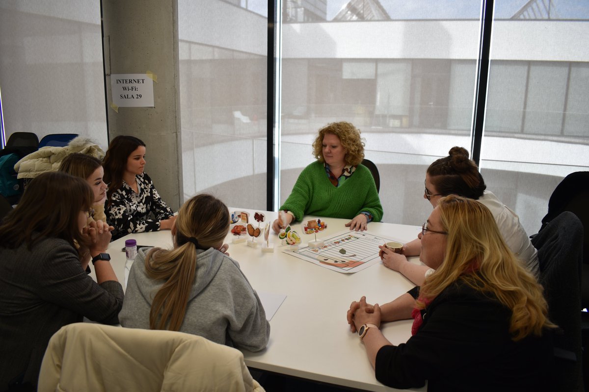 🥘 Do #youngpeople think about their food source?
🍓What determine their #food choices?
💡Discover the latest blogpost by the #Brașov Lab, who is making sure to integrate the youth perspective into the food strategy 👉 foodshift2030.eu/vision-food-sy… @highclere2018 #H2020 #FoodSHIFT2030