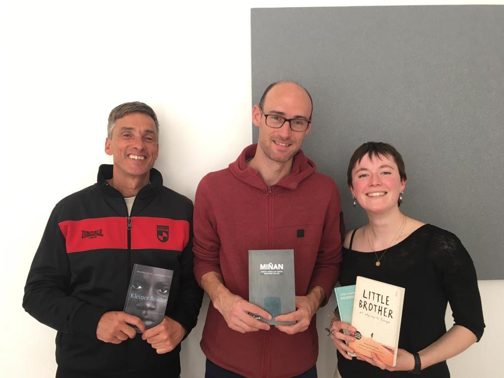 baskischleipzig's tweet photo. Gestern hatten wir das Vergnügen, mit Amets Arzallus und Raul Zetkin über den Entstehungsprozess und die Übersetzung von 'Miñan' zu sprechen. Die Veranstaltung fand auf Deutsch, Baskisch und Englisch statt.  
Plazerra Miñan Leipzigen aurkeztea! Eskerrik asko danoi! https://t.co/4VRQASL0C1