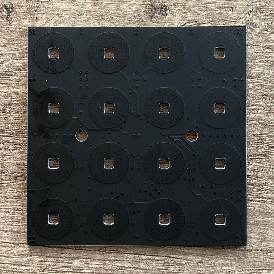 Elecrow1's tweet photo. 🚩 Matte black solder mask #circuit boards for the reactive LED matrix. 😻
🌿 Project by @ArnoMoonen &amp; #PCB by #Elecrow

#ElecrowPCB #electronics #pcb基板です https://t.co/2SsZlXKuSo