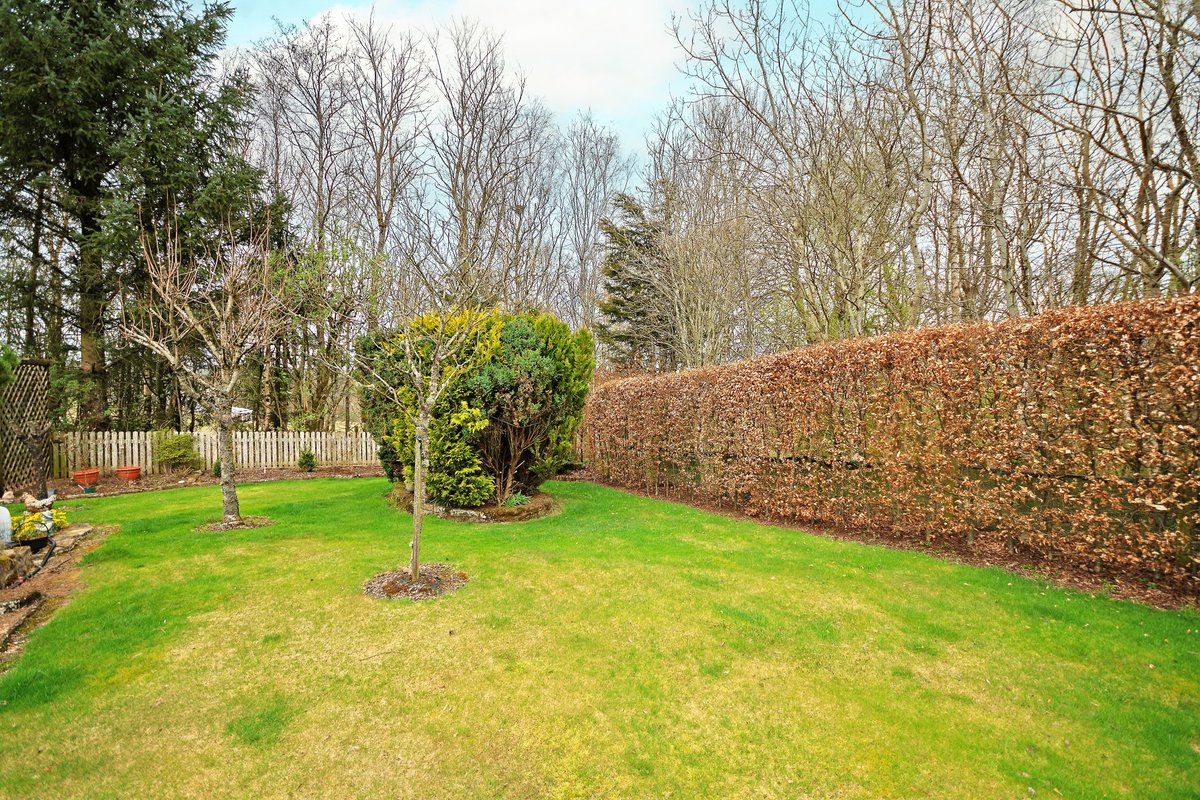 🏡👍 Despite the doom and gloom of rising interest rates and other bad news, we are lucky enough to live in a beautiful part of the world which is as popular as ever with house hunters. 👉🏡 This fantastic house in Greenloaning attracted 14 offers at its closing date yesterday.