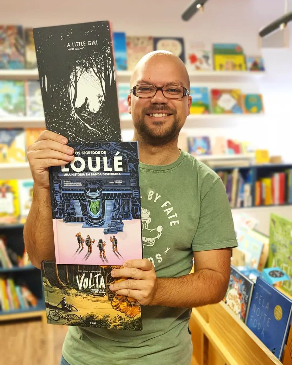 Very happy to have three of my comic books in the Faz de Conto bookshop, a must-visit in Coimbra, Portugal, if you love books :)

Have you read any of these?
If so, which one is your favourite?

See more here:
andrecaetano.com/my-books/