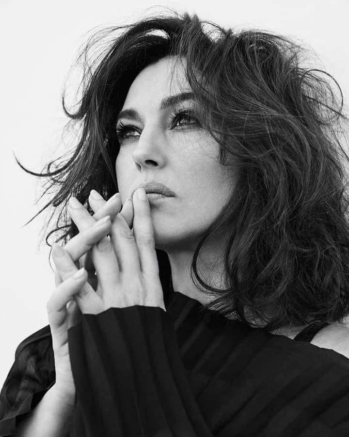 Noi
 siamo storie
che nessuno mai
 ha raccontato ...