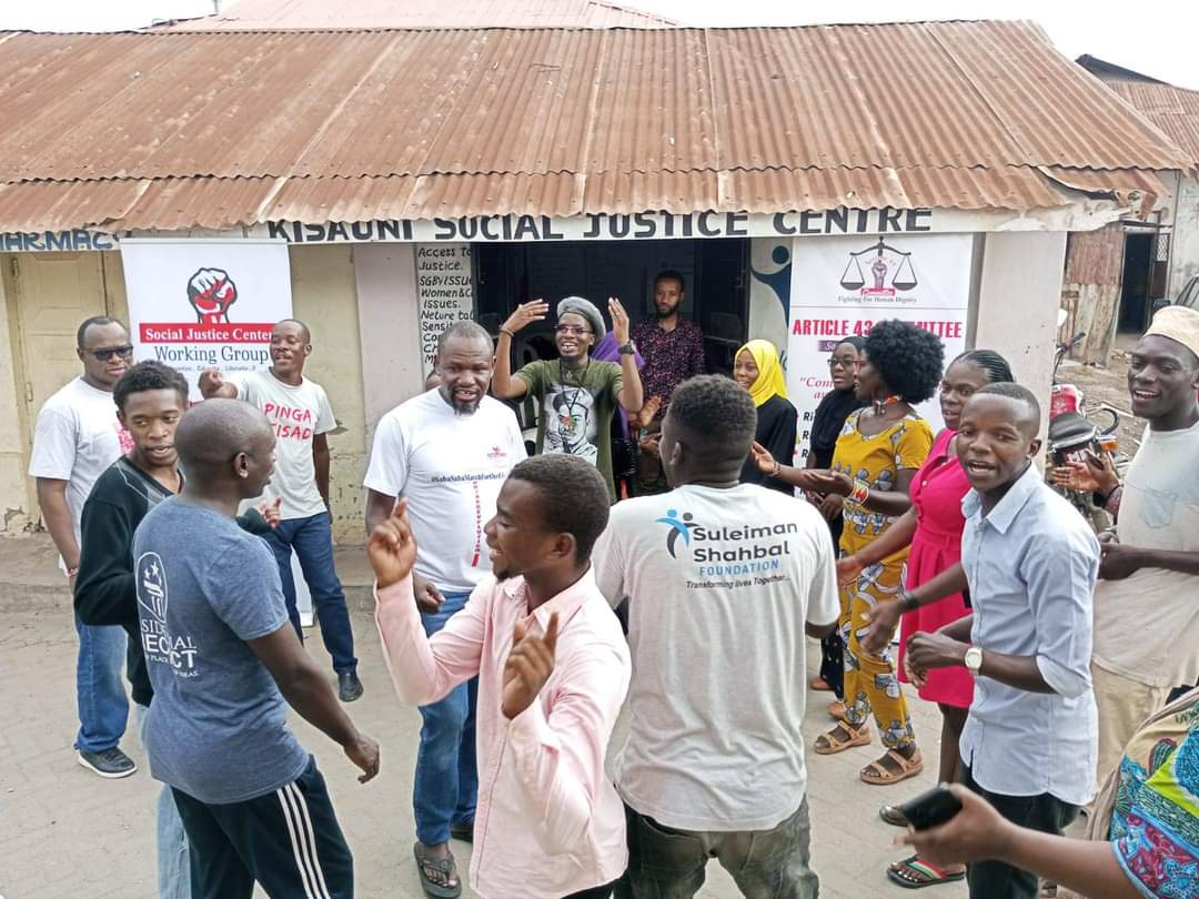 OrengoJd's tweet photo. #RespectHumanRights The 1st step to courage is showing up! When the calling came to spread the gospel of Social Justice, we showed up at Kisauni Mombasa County 001.
Somebody has to stand when other people are sitting. Somebody has to speak when everyone else is quiet.
#Article43 https://t.co/t3erzDHJ02