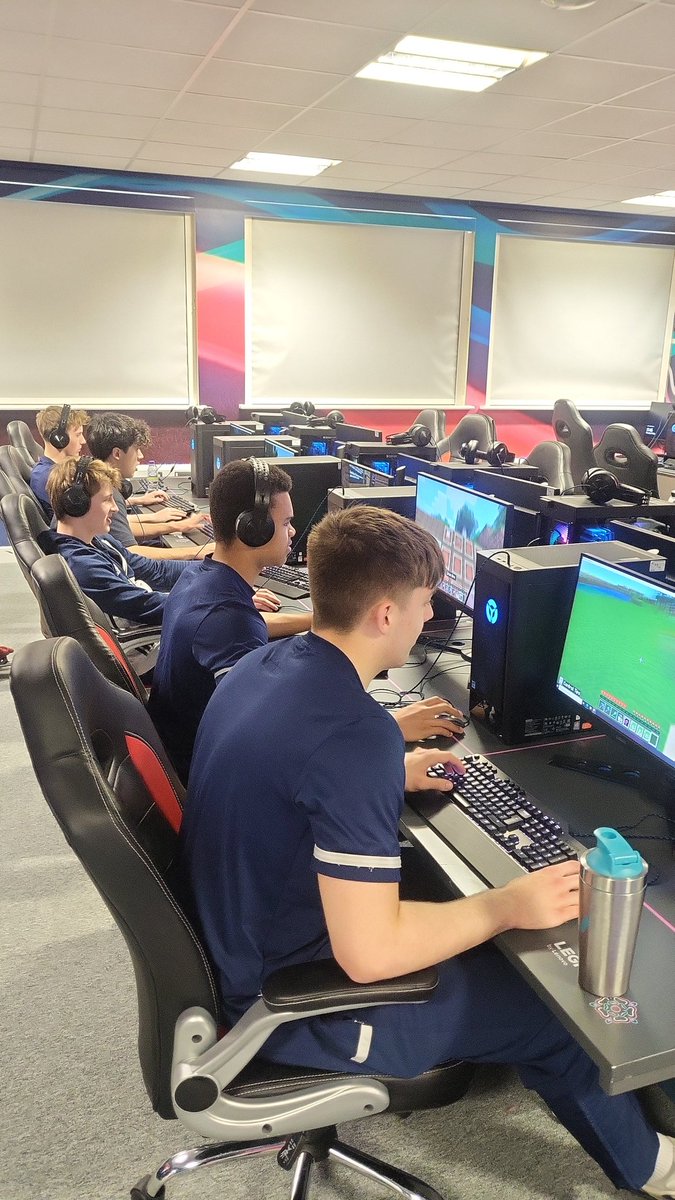 Year 12s doing some Chemistry on Minecraft for #Kesbathscienceweek.
#esports #minecrafteducation