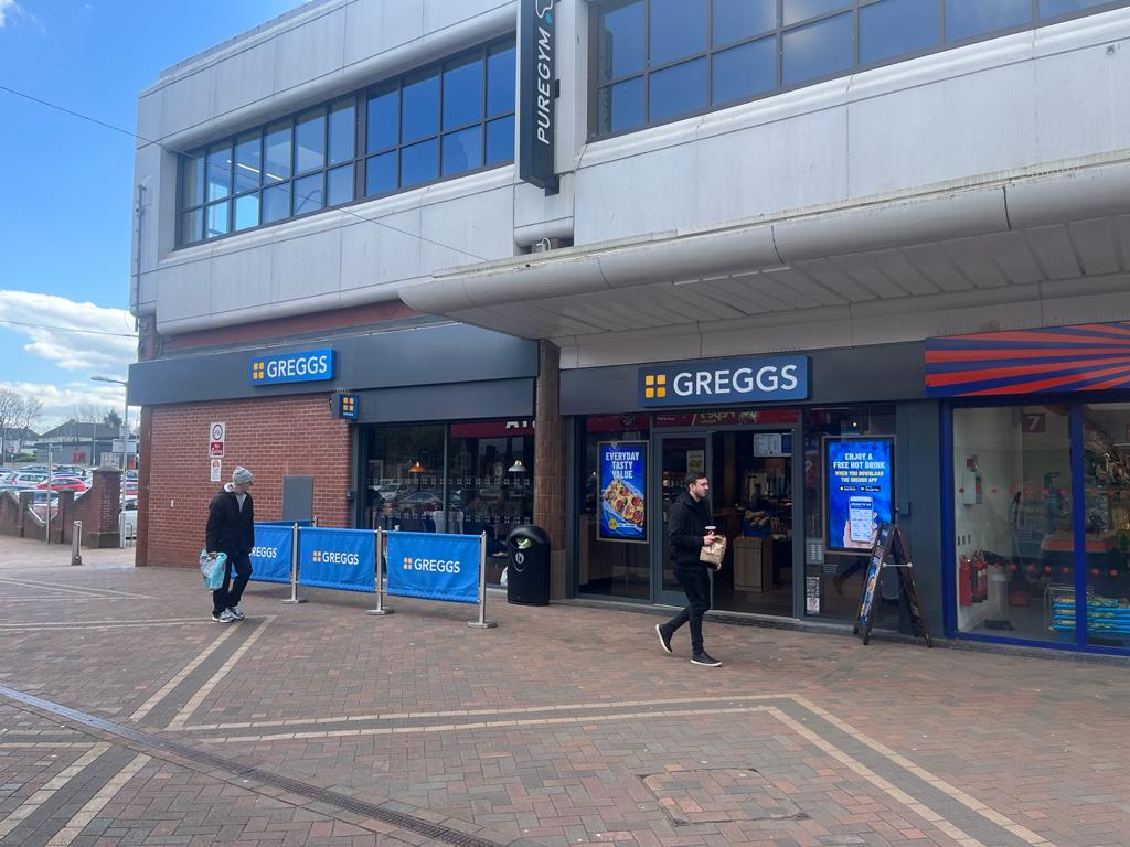 HSA_Retail's tweet photo. It has been all go at HSA recently so this is a slightly belated post about Greggs upsize at Brandon Parade, Motherwell. The new store extends to c. 2,745 sq.ft and will provide an improved offering and plenty of seating.
#upsizing #retailproperty https://t.co/RScEmGhGnt