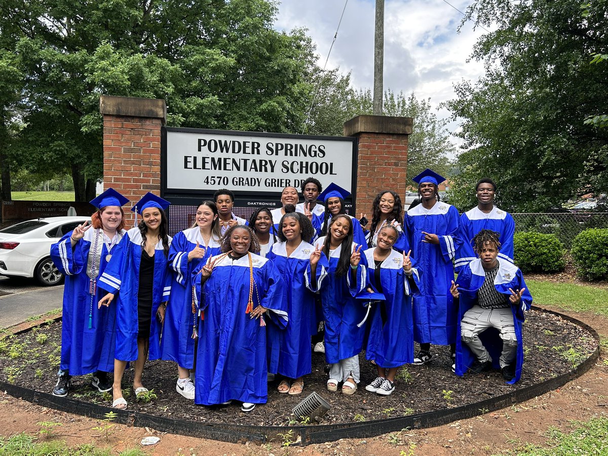 McEachernSports's tweet photo. A great day for Senior Walk @PowderSpringsES‼️ #TRIBE @McEachernHigh #SeniorWalk2023❤️🏹🎓 https://t.co/GnDUXCYgmg