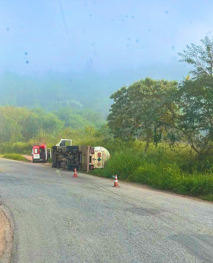 Br381_urgente's tweet image. Mais um acidente na MGc 120 (Nova Era - Itabira) próximo ao trevo da ETE no município de Itabira