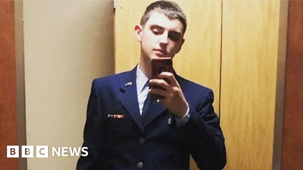 FerrerMafehn's tweet photo. Suspected Pentagon leaker was warned multiple times, prosecutors say #bbcusa https://t.co/4Cs2SFMeMR https://t.co/euZ2QTcwgl