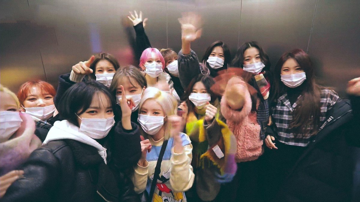 pleekaboo's tweet photo. Kim Minju is my hero, I've found these wonderful 12 artists thanks to her
also had to scroll down my whole a$$ to find the very first minju's picture I saved 💀💀💀 https://t.co/aFyExJwSk6
