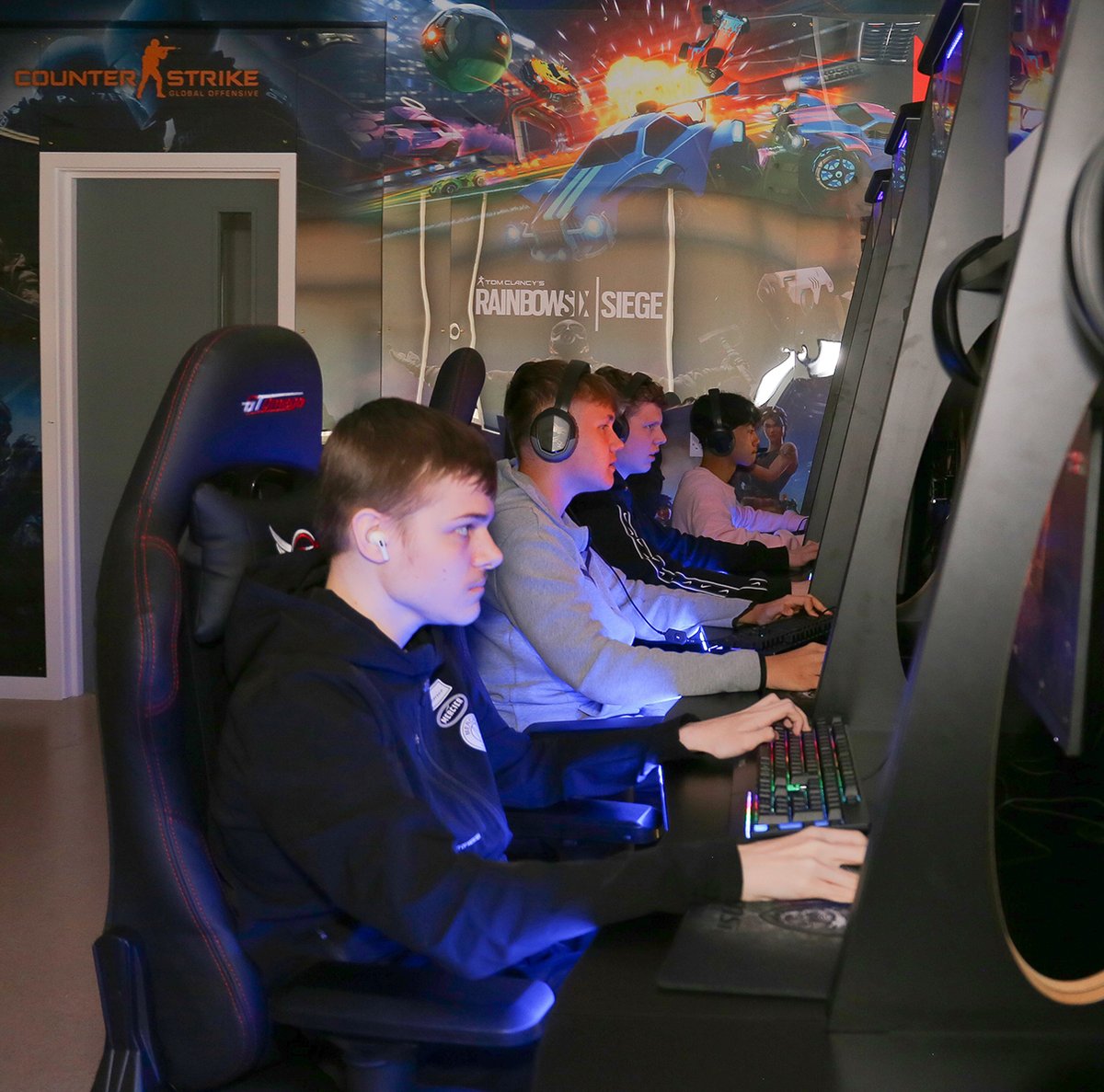 Basildon_UA's tweet photo. “Esports is an interesting subject, it allows students to share their passion of gaming as well learn about the many different careers within this new industry.” Sarah.P - Year 12 #Esports #BTECLevel3

https://t.co/wrMeLzXi4T https://t.co/8TUFvL99Rj