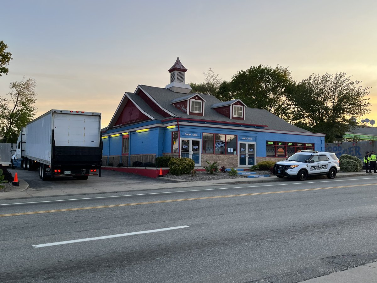 AudreyEH_'s tweet photo. The Good Burger 2 set this morning, ready for filming! Crew call time was around 6 am and will film through the day with “Ed and Dexter” themselves starting around 8 🍔 https://t.co/j29sYRKtWQ