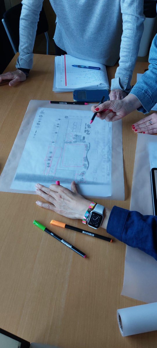 S’inicia un projecte per remodelar el pati de l’Escola Bellpuig amb la voluntat de millorar les instal·lacions. La proposta liderada per l’AFA Bellpuig i l’equip de l’escola compta amb el suport de l’Ajuntament de Sant Julià de #Vilatorta
tuit.cat/5jjV7