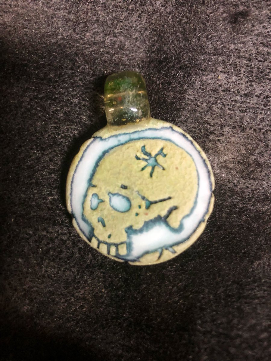 henrysglassart's tweet photo. “Headshot” 
Deep carved skull pendant. 
Glow in the dark
Glow under black light. 
Will get a good video in the morning. Can HMU if interested https://t.co/qCSw85YaUd
