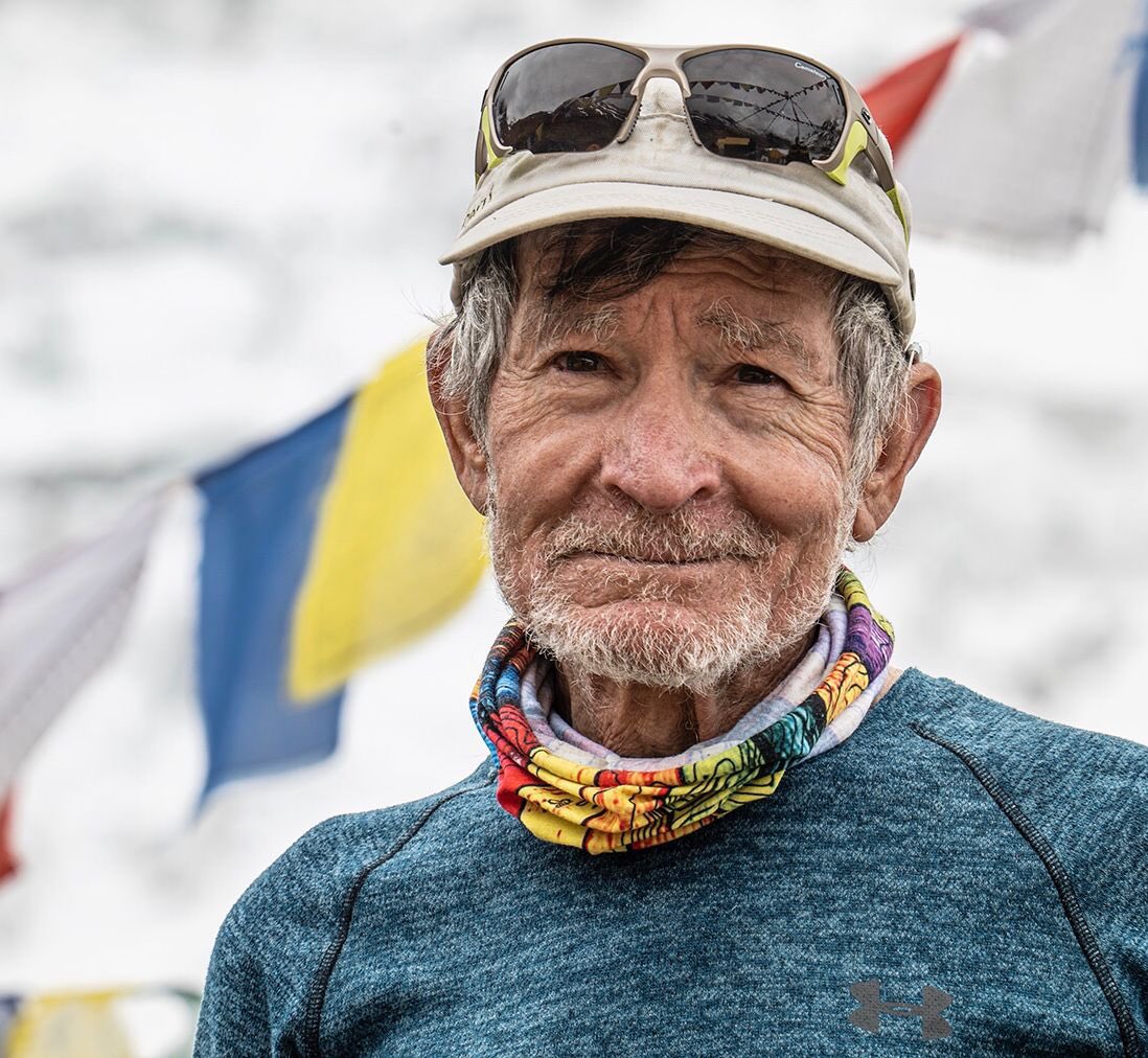 DarioDesnivel's tweet photo. Carlos Soria ha sido evacuado desde el C2 #Dhaulagiri en un helicóptero pilotado por Simone Moro. Han aterrizado en Pokhara para repostar antes de seguir hacia #Katmandu https://t.co/sRyTB8pbSv