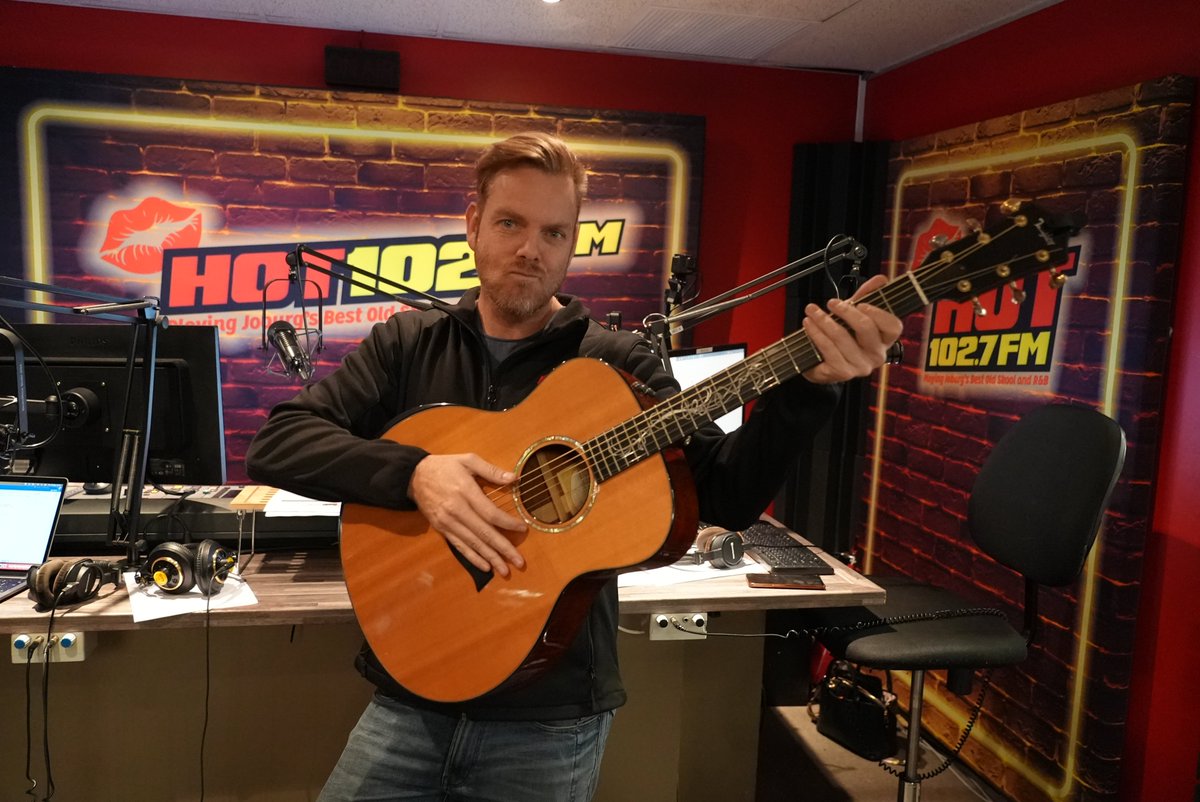 Hot1027FM's tweet photo. 🎶 Live music to start our day! Singer-songwriter @RossLearmonth  dropped by the Hot 1027 Breakfast show this morning and serenaded us with his incredible talent. What a way to kick off the day! 🎤🎵
#Hot1027 #Hot1027FM #RossLearmonth #LiveMusic  #BreakfastShow #Hot1027Breakfast https://t.co/Hf2SOWVYjO