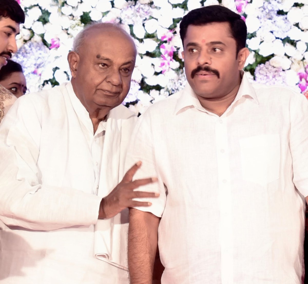dc_gowrishankar's tweet photo. ಮಣ್ಣಿನ ಮಗ, ಕೆಂಪು ಕೋಟೆಯಲ್ಲಿ ತ್ರಿವರ್ಣ ಧ್ವಜವನ್ನು ಹಾರಿಸಿದ ನಮ್ಮ ಕರುನಾಡಿನ ಏಕೈಕ ಕನ್ನಡಿಗ, ಭಾರತದ 11ನೇ ಪ್ರಧಾನಮಂತ್ರಿಗಳು, ಜಾತ್ಯತೀತ ಜನತಾದಳ ಪಕ್ಷದ ರಾಷ್ಟ್ರೀಯ ಅಧ್ಯಕ್ಷರಾದ ಸನ್ಮಾನ್ಯ ಶ್ರೀ ಹೆಚ್. ಡಿ. ದೇವೇಗೌಡ ಅಪ್ಪಾಜಿ ರವರಿಗೆ  91ನೇ ವರುಷದ ಹುಟ್ಟು ಹಬ್ಬದ ಹಾರ್ದಿಕ ಶುಭಾಶಯಗಳು
@H_D_Devegowda https://t.co/H7tVga4w5g