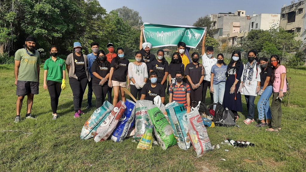 Our cleanup drive in #SainikVihar
Read: wemeantoclean.blogspot.com/2022/03/cleanu…

#WeMeanToClean #CleanDelhi #SwachhBharat #Volunteer #Volunteering #Shramdaan #Delhi #CleanupDrive #SwachhataHiSeva #StopLittering #ClimateAction #WMTCBlog