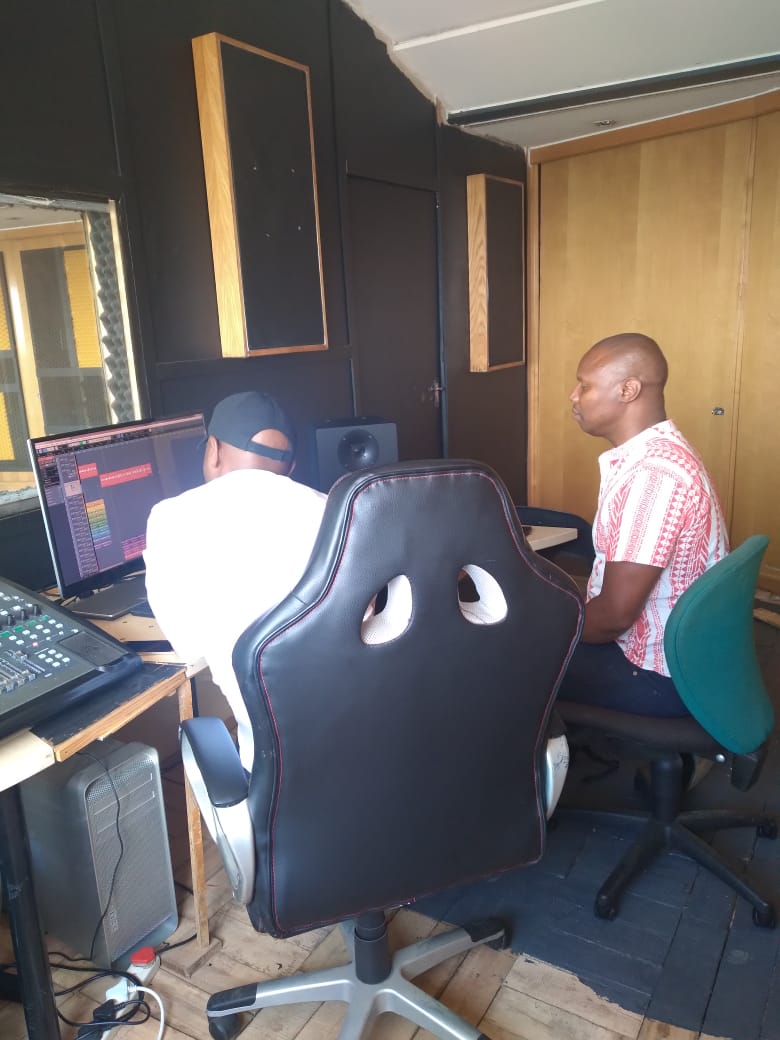 LiveSoundS14606's tweet photo. Blessed day we had with Sonwabile. He flew all the way from Port Elizabeth to record with us and Pappy. Hope to meet again!!
#livesoundstudiosinmotion #music #RealTalent #saartist https://t.co/osLeJxjhh9
