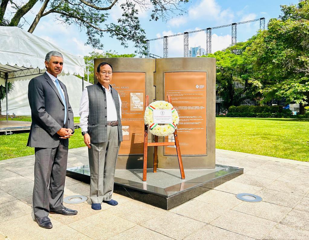 HCI_Singapore's tweet photo. Minister of State for External Affairs @RanjanRajkuma11 paid floral tributes to #NetajiSubhasChandraBose at the INA Monument in Singapore and recalled his unparalleled contribution to India’s freedom struggle.
@MEAIndia @IndianDiplomacy @PMOIndia https://t.co/hPWbEnx3kv