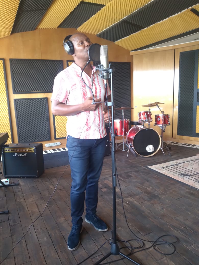 LiveSoundS14606's tweet photo. Blessed day we had with Sonwabile. He flew all the way from Port Elizabeth to record with us and Pappy. Hope to meet again!!
#livesoundstudiosinmotion #music #RealTalent #saartist https://t.co/osLeJxjhh9