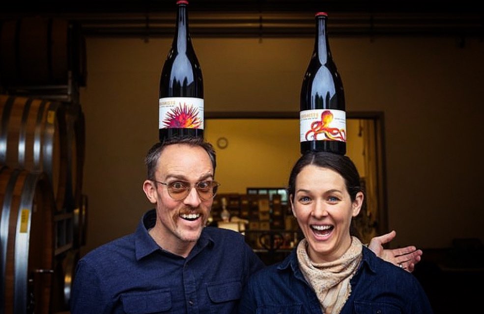 Distinctive Californian fizz 🍾 🇺🇸 

Embracing the unique Cali terroir, Carboniste deviate from the traditional Champagne approach, offering a refreshing and intriguing alternative to the norm 🔥 🥂 

SAVE on orders of 6+ this May. 

robersonwine.com/explore/produc…