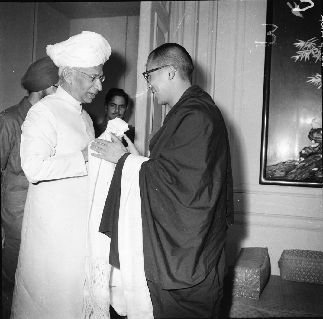 May 18, 1964: President Dr S. Radhakrishnan meeting His Holiness the @DalaiLama at Rashtrapati Bhavan. #ThisDayThatYear