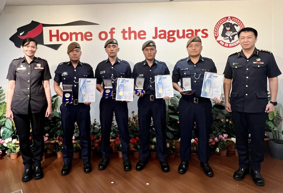 SCDF's tweet photo. Join us as a CFR today by signing up on the myResponder app here: https://t.co/9PErmtZpRj
#CommunityFirstResponder
#CommuityLifesavers
#ANationofLivesavers
#OurCFRsOurHeroes
#OurResponseMatters
#WeMakeSGSecure https://t.co/JPf0OrpqvA