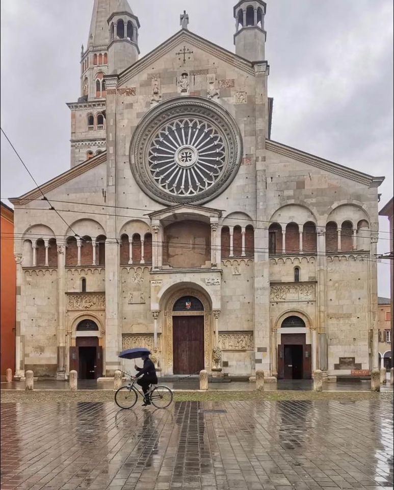 RT <a href="/cittadimodena/">Comune di Modena</a>: E’ giovedì...
📆18 maggio, 136° giorno del calendario gregoriano, 19ª settimana, -228 giorni alla fine dell'anno‍
🌡️Temperature: max 20° min 10°
👼Santo del giorno 📷 San Giovanni I
📷 il Duomo di Modena in questi giorni piovosi 📷
…