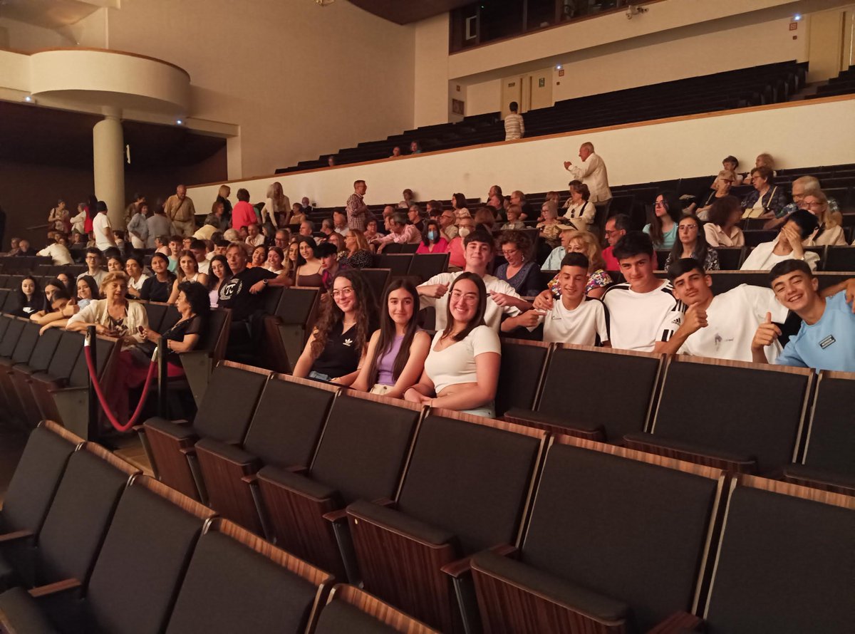 IESNEVEROS's tweet photo. El viernes 12 de mayo, una parte de nuestro alumnado de 3º y 4ºESO acudió al ensayo de la Orquesta Ciudad de Granada en el Auditorio Manuel de Falla. Fue una mañana magnífica 🎶🎼 https://t.co/j668e2JodO