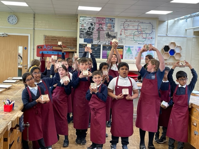 WoodOxhey's tweet image. Year 4 had an amazing time at @HatchEndHigh  where they took part in a Maths challenge, a Physics challenge and made their own wooden boxes. Thank you to all staff and students for hosting us so brilliantly! #STEM #enrichment #LearningTogether