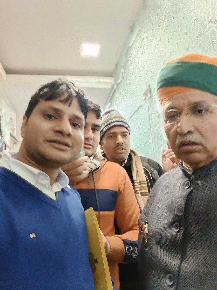 Chakres_Kumar's tweet photo. @arjunrammeghwal SIR #congratulations 💐Well done on the new career. You're going to show them they made the right decision 🙏
It's inspiring to see all your hard work paying off. I'm excited to continue this journey with you.
I HOPE YOU WILL GIVE US JUSTICE 
#RAILWAY_STANDBY https://t.co/2ca3WZW7E0
